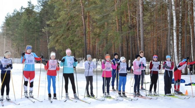 7 апреля проводился прием норматива по бегу на лыжах у школьников